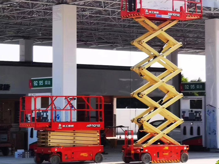 10米升降机租一天多少钱